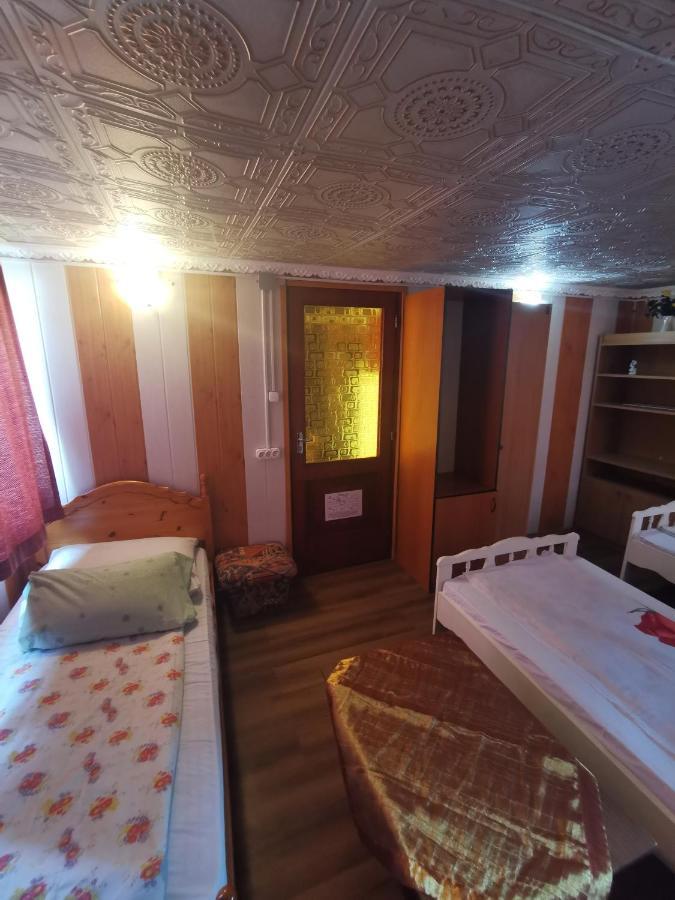 Edit Vendégház Tiszaújváros Exterior foto