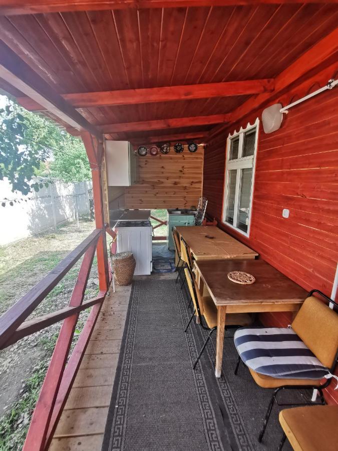Edit Vendégház Tiszaújváros Exterior foto