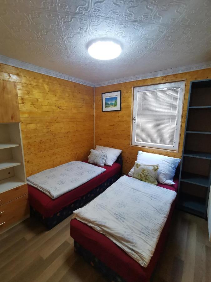 Edit Vendégház Tiszaújváros Exterior foto