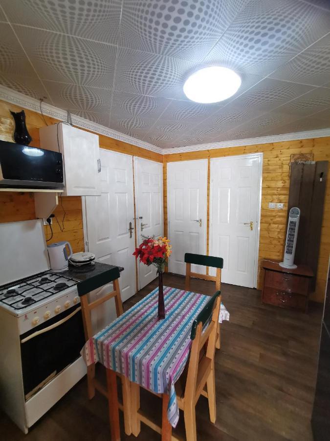 Edit Vendégház Tiszaújváros Quarto foto
