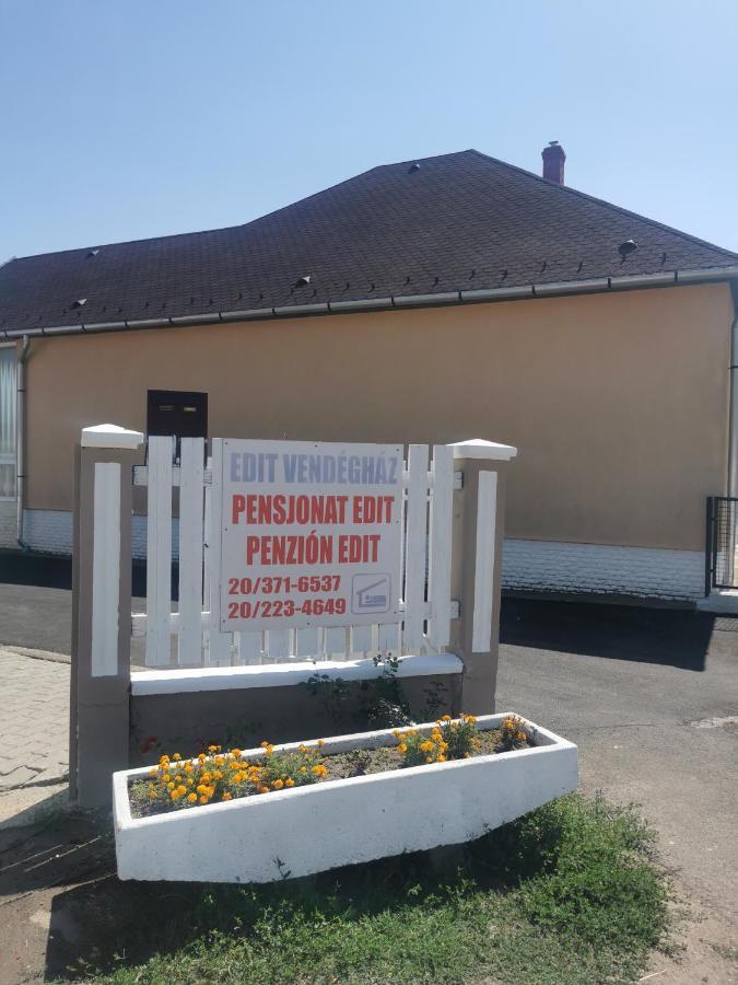 Edit Vendégház Tiszaújváros Exterior foto