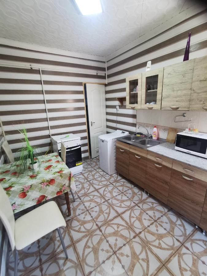 Edit Vendégház Tiszaújváros Exterior foto