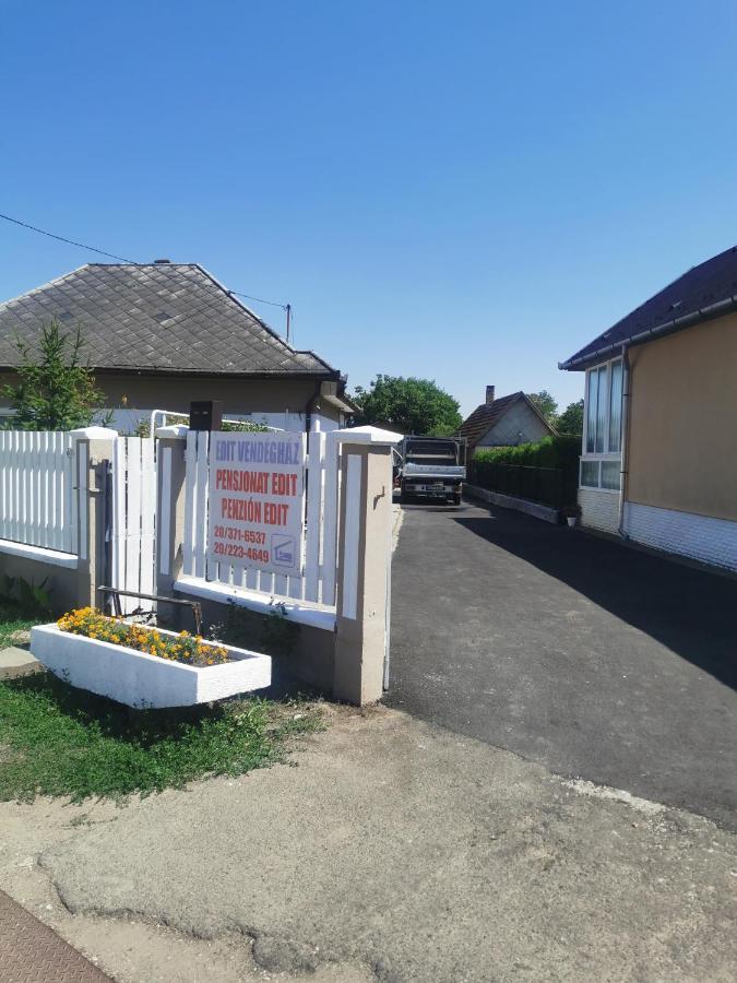 Edit Vendégház Tiszaújváros Exterior foto