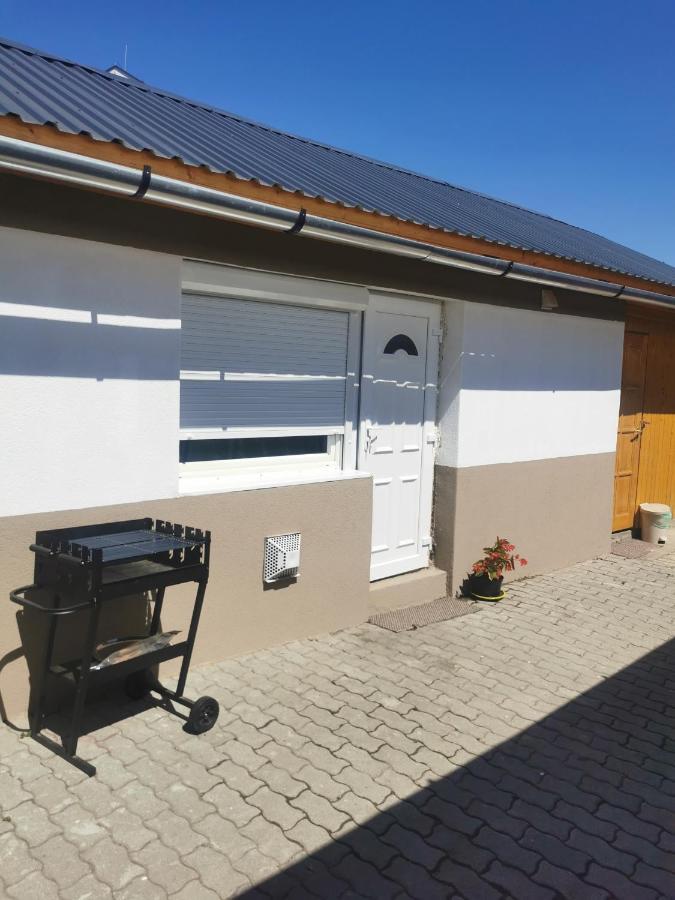 Edit Vendégház Tiszaújváros Exterior foto