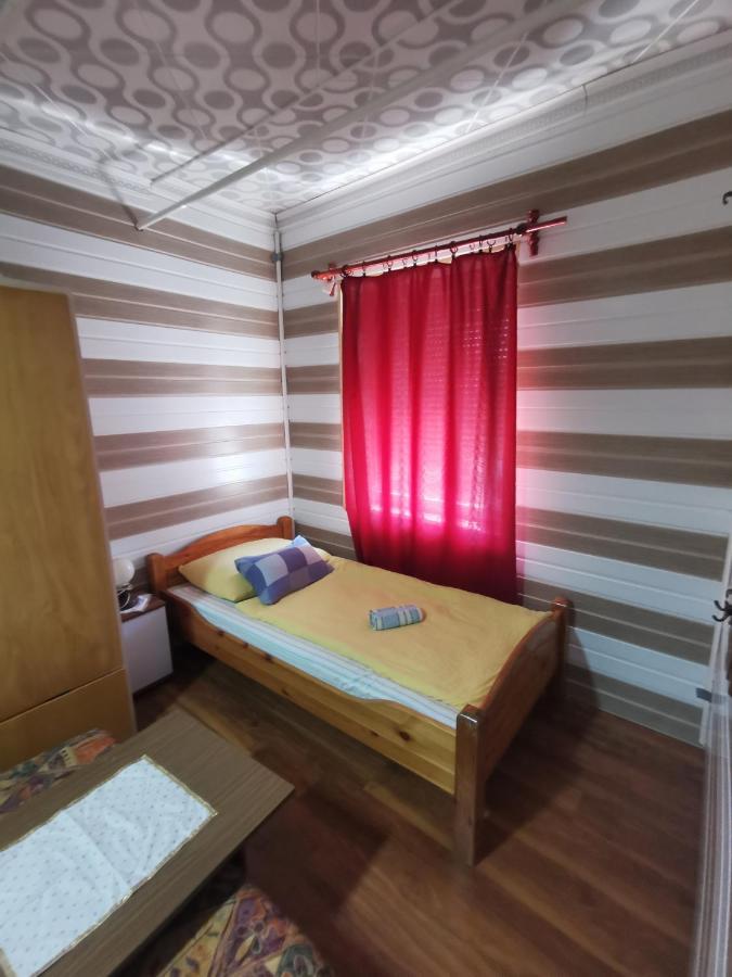 Edit Vendégház Tiszaújváros Exterior foto