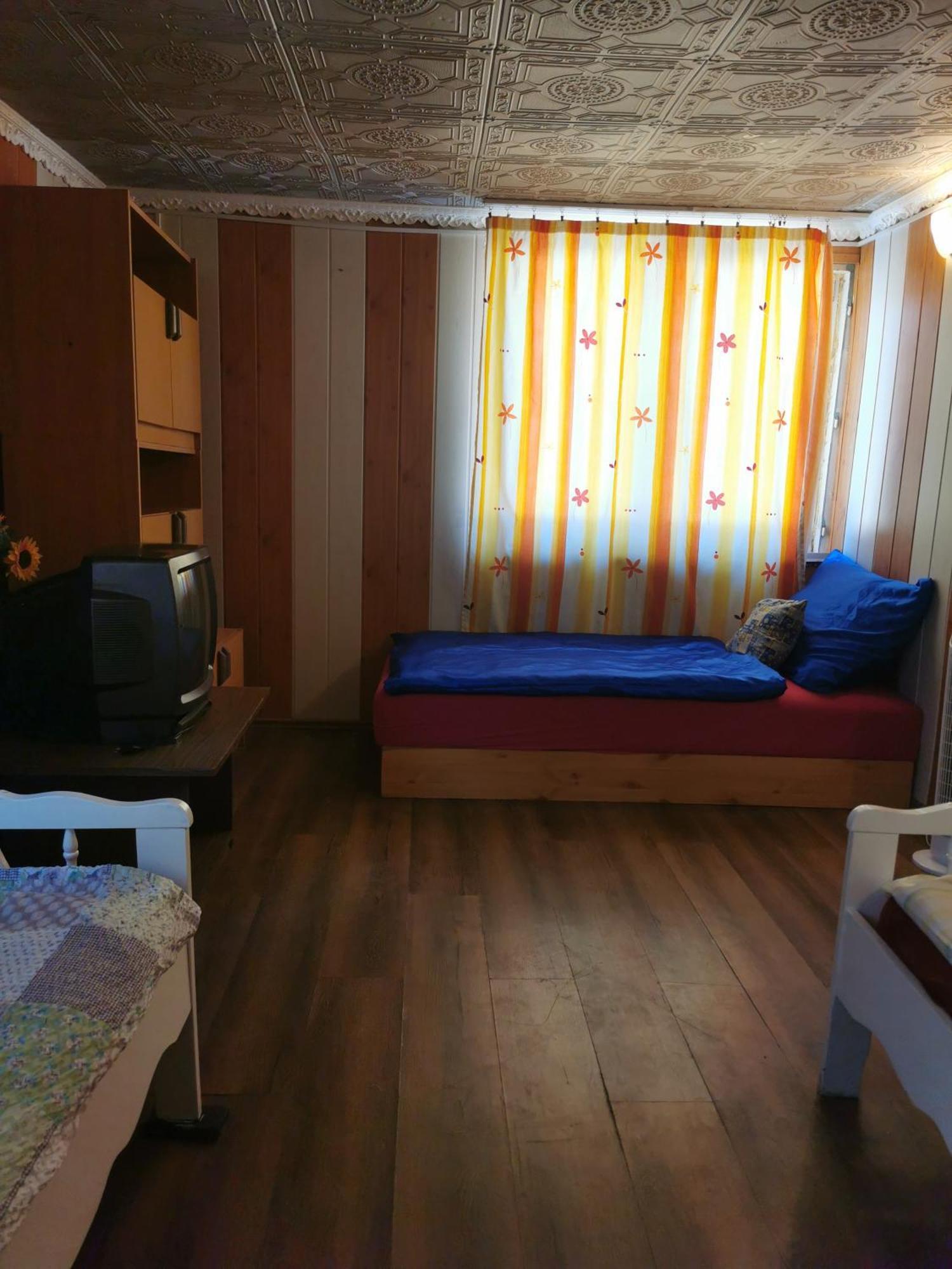 Edit Vendégház Tiszaújváros Quarto foto