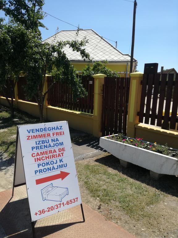 Edit Vendégház Tiszaújváros Exterior foto