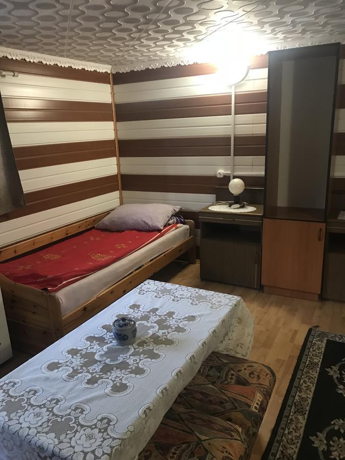 Edit Vendégház Tiszaújváros Exterior foto