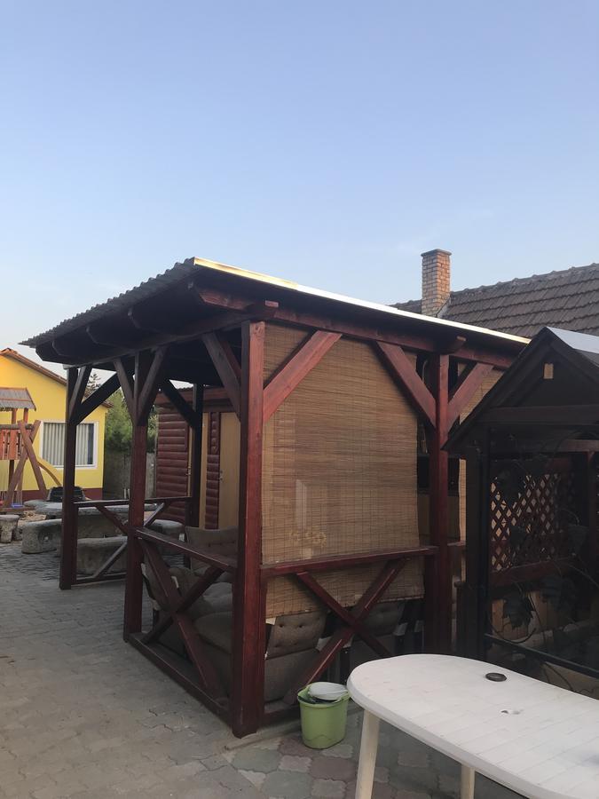 Edit Vendégház Tiszaújváros Exterior foto