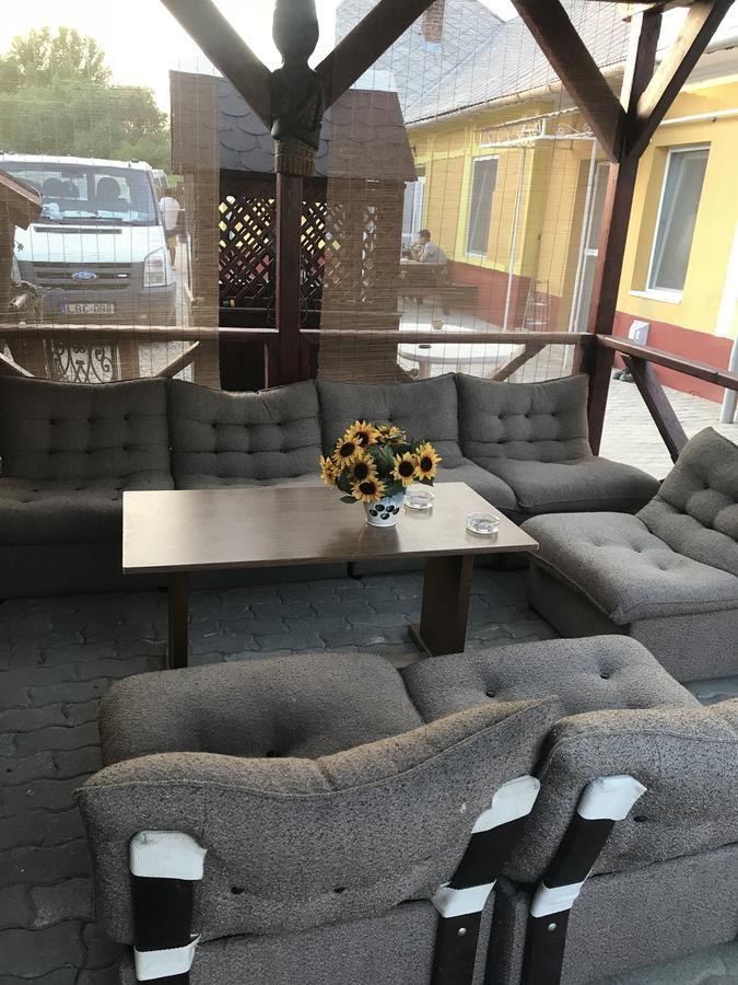 Edit Vendégház Tiszaújváros Exterior foto